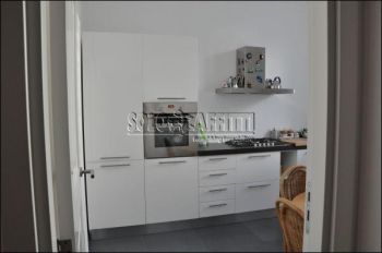 Appartamento arredato con garage Chiaia
