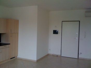 Bilocale con angolo cottura - Ingresso