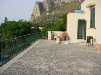 Trilocale con terrazzo Sferracavallo