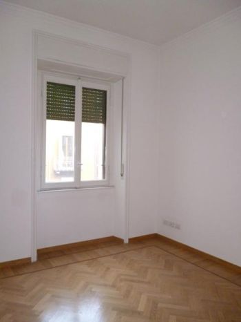 Trilocale con balcone 7- baggio, de angeli, san siro