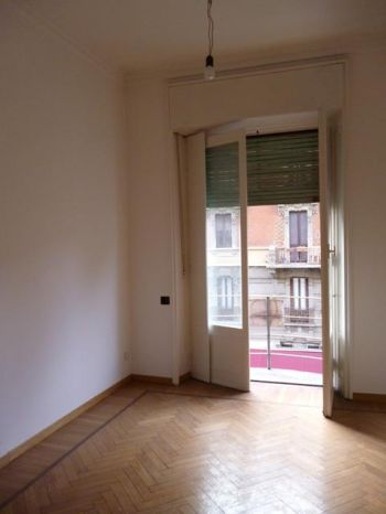 Trilocale con balcone 7- baggio, de angeli, san siro