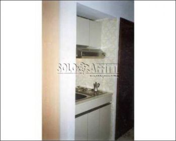 Monolocale arredato con terrazzo Centro