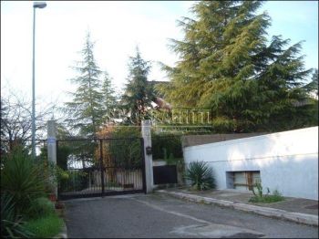 Villa arredata con posto auto Agna