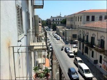 Appartamento arredato con balcone Centro