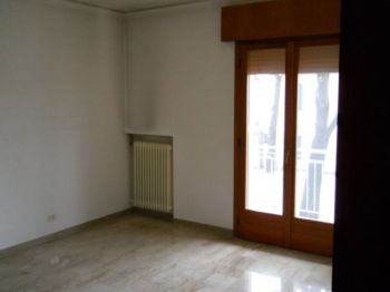Appartamento con balcone e posto auto