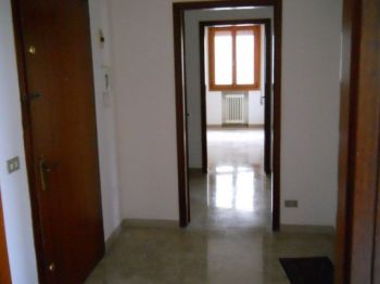 Appartamento con balcone e posto auto