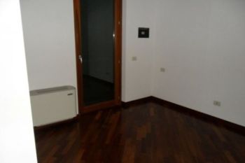 Bilocale con balcone e aria condizionata - Altre fotografie