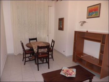 Trilocale arredato con balcone Livorno