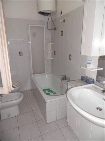 Trilocale arredato con balcone Livorno