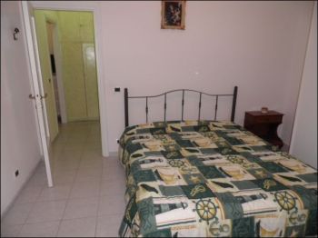 Trilocale arredato con balcone Livorno