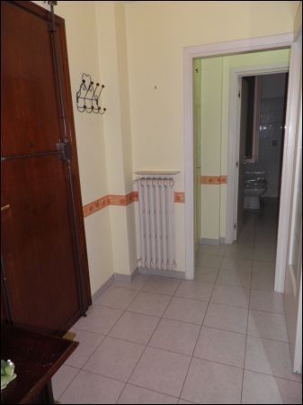 Trilocale arredato con balcone Livorno