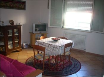 Trilocale arredato con terrazzo Pascoli