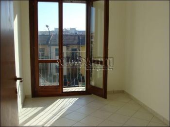Appartamento con posto auto e balcone