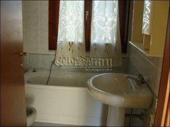 Appartamento con posto auto e balcone