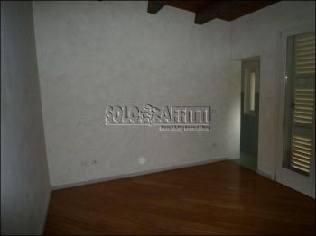Casa con balcone Arco d'augusto