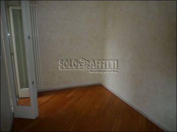 Casa con balcone Arco d'augusto