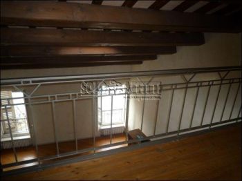 Casa con balcone Arco d'augusto