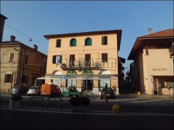 Appartamento con balcone e posto auto