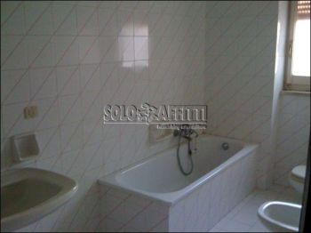 Appartamento con balcone Zona via fardella