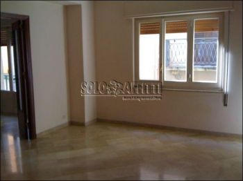 Appartamento con balcone Zona via fardella