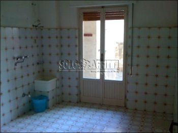 Appartamento con balcone Zona via fardella