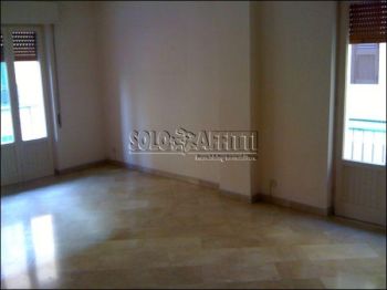 Appartamento con balcone Zona via fardella