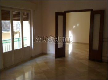 Appartamento con balcone Zona via fardella