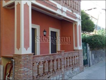 Monolocale arredato con posto auto Centro