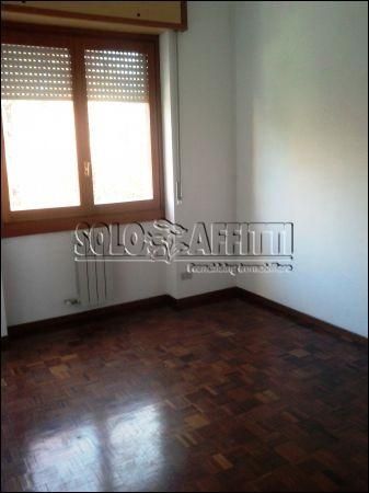Trilocale con balcone e garage Paderno