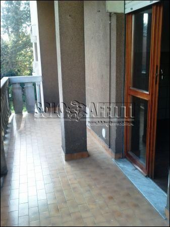 Trilocale con balcone e garage Paderno