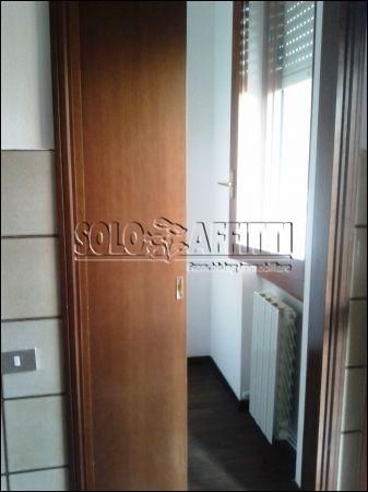 Trilocale con balcone e garage Paderno
