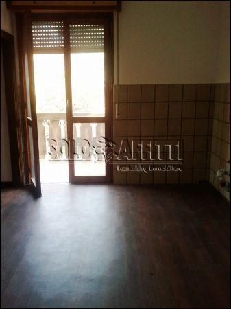 Trilocale con balcone e garage Paderno