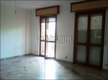 Trilocale con balcone e garage Paderno