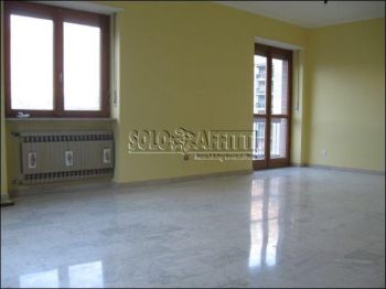 Appartamento con balcone e posto auto