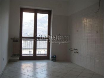 Appartamento con balcone e posto auto