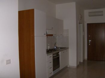 Ampio monolocale zona stazione - Ingresso