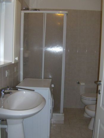 Ampio monolocale zona stazione - Bagno