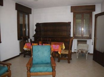 Villa arredata con posto auto Foss�