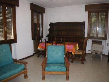 Villa arredata con posto auto Foss�