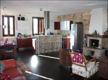 Appartamento con terrazzo e posto auto