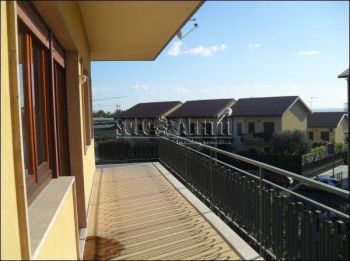 Casa con balcone Nuova luce