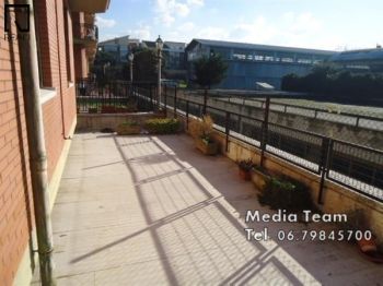 Appartamento con terrazzo e posto auto - Altre fotografie