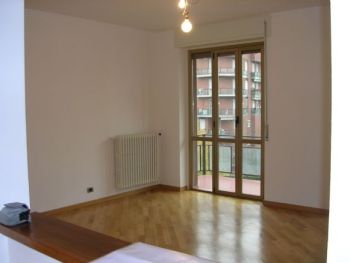 Trilocale con balcone Greco , monza , palmanova, bicocca