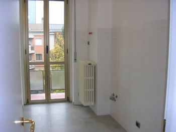 Trilocale con balcone Greco , monza , palmanova, bicocca
