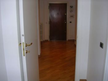 Trilocale con balcone Greco , monza , palmanova, bicocca