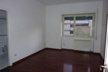 Appartamento con garage e balcone Roma