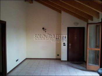 Trilocale con balcone e garage Zona corte grande