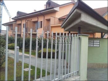 Trilocale con balcone e garage Zona corte grande