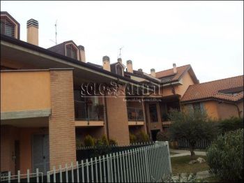 Trilocale con balcone e garage Zona corte grande