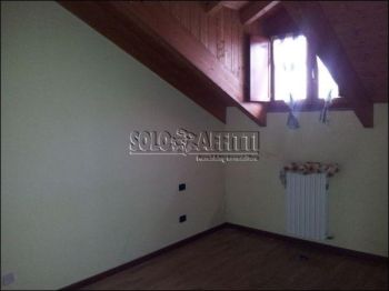Trilocale con balcone e garage Zona corte grande